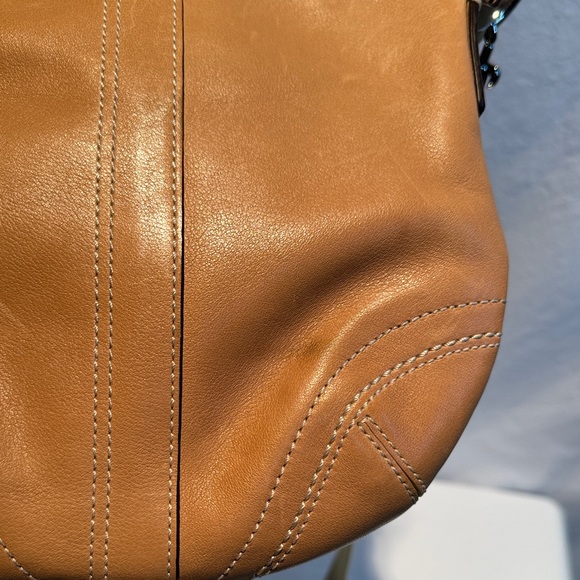 Vintage Coach Two-Tone Tan Leather Crossbody Bag - Picture 5 of 10